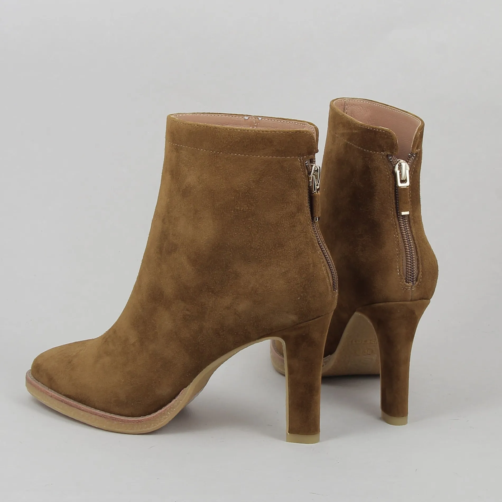 lola_cruz__h_3-21.webp Lola Cruz /354 h24 camel Best