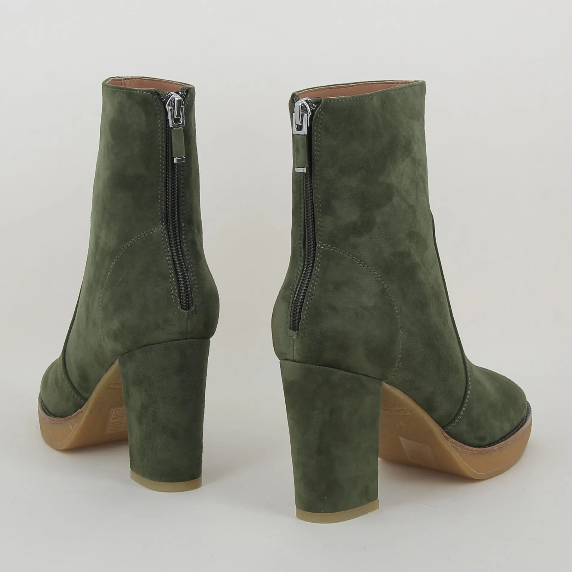 lola_cruz__h_3-24.webp Lola Cruz /356 h25 vert Cheap