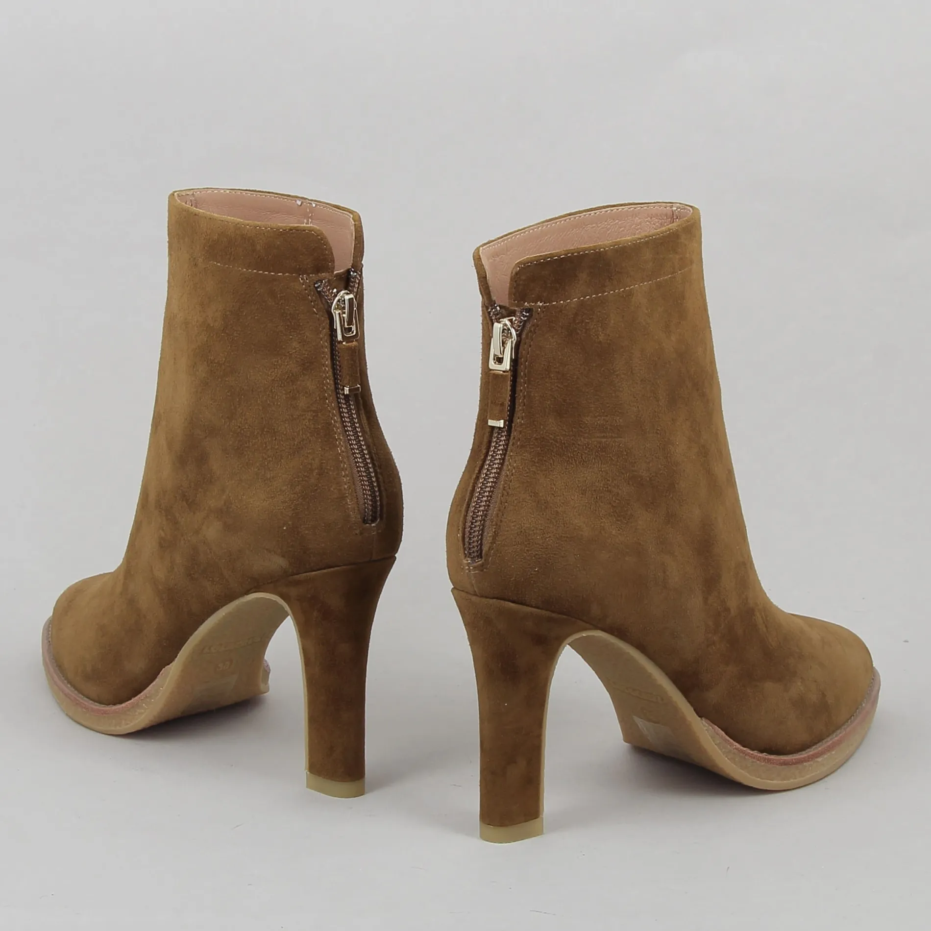 lola_cruz__h_4-21.webp Lola Cruz /354 h24 camel Best