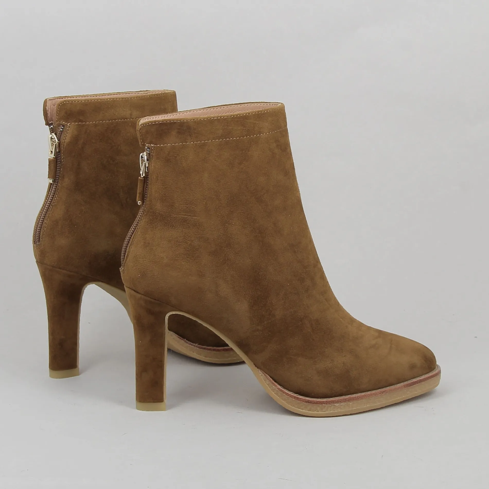 lola_cruz__h_5-21.webp Lola Cruz /354 h24 camel Best