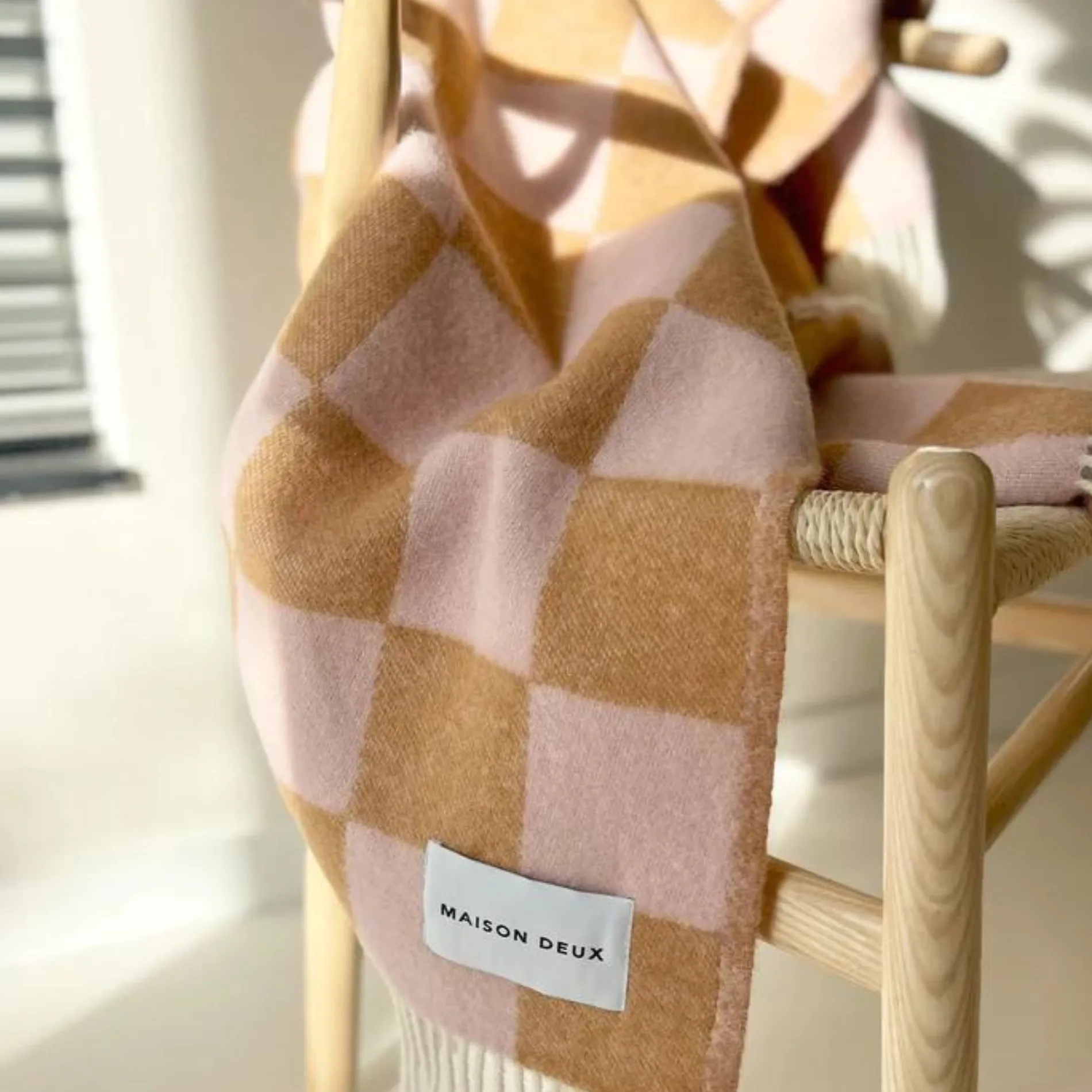 maison_deux_blanket_checkerboard_2-3.webp maison deux /blanket checkerboard rose Store