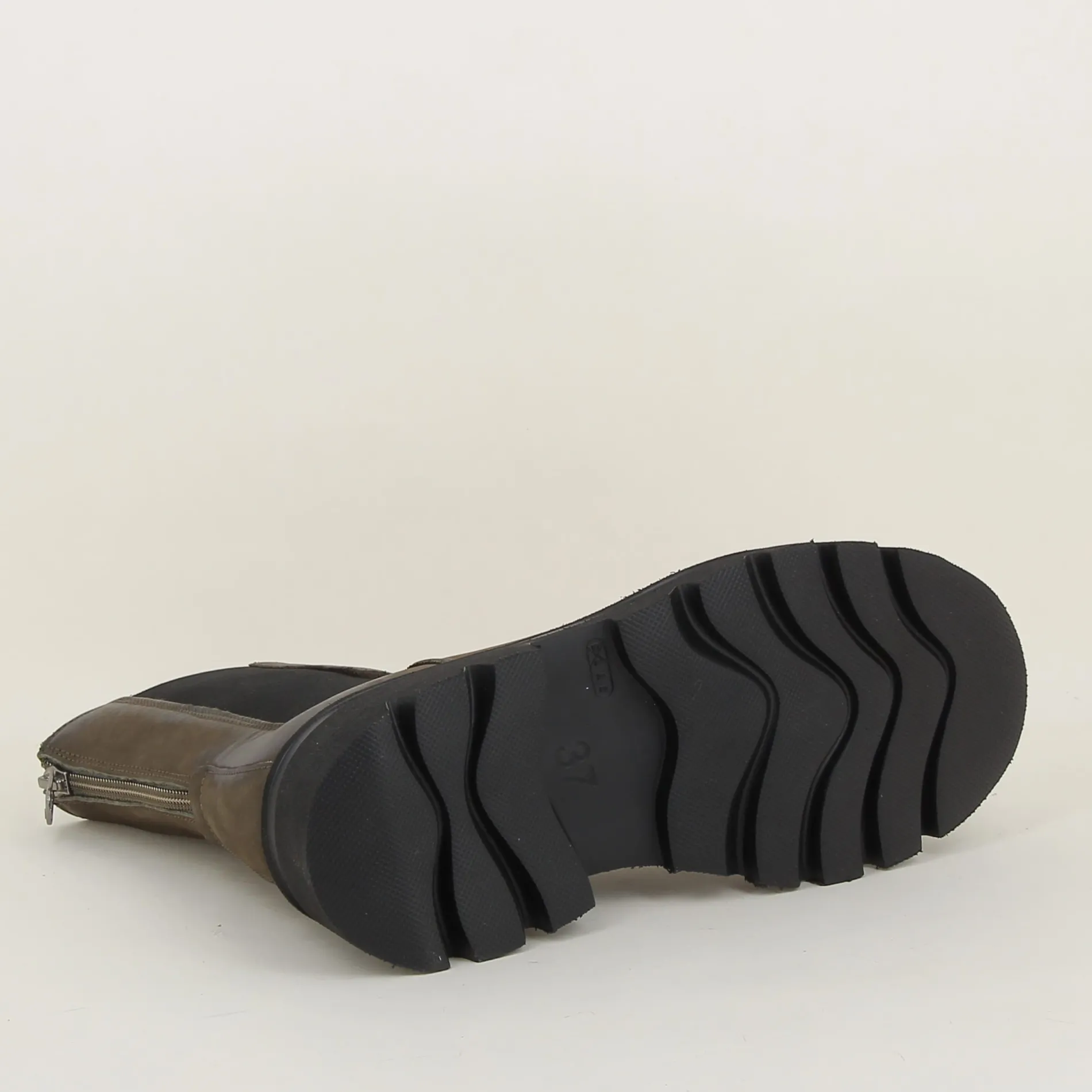 semerdjian_s_h_7-16.webp Semerdjian /s025 h25 vert Sale