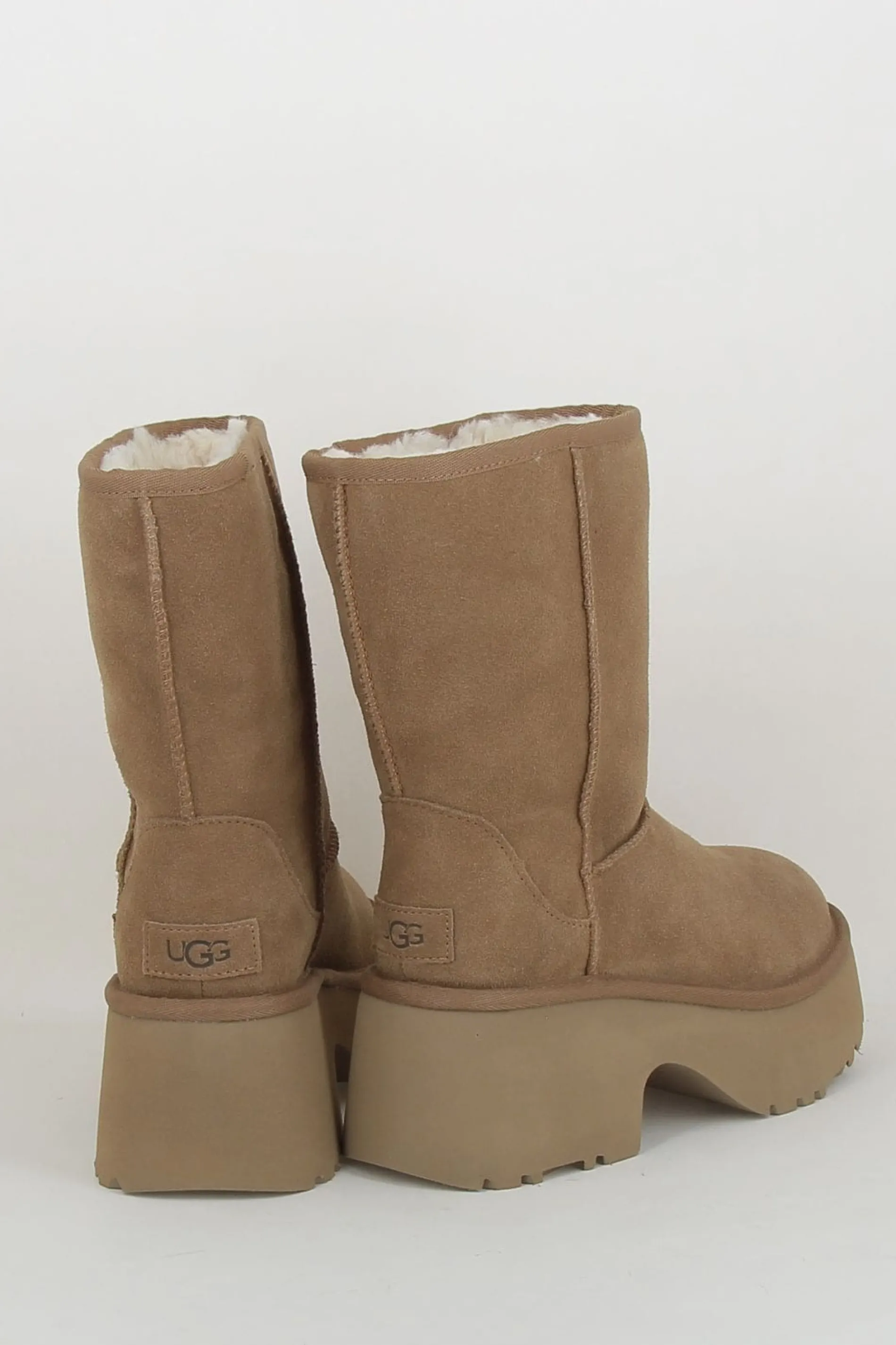 ugg_classic_short_new_he_2-3.webp UGG /classic short new he camel New