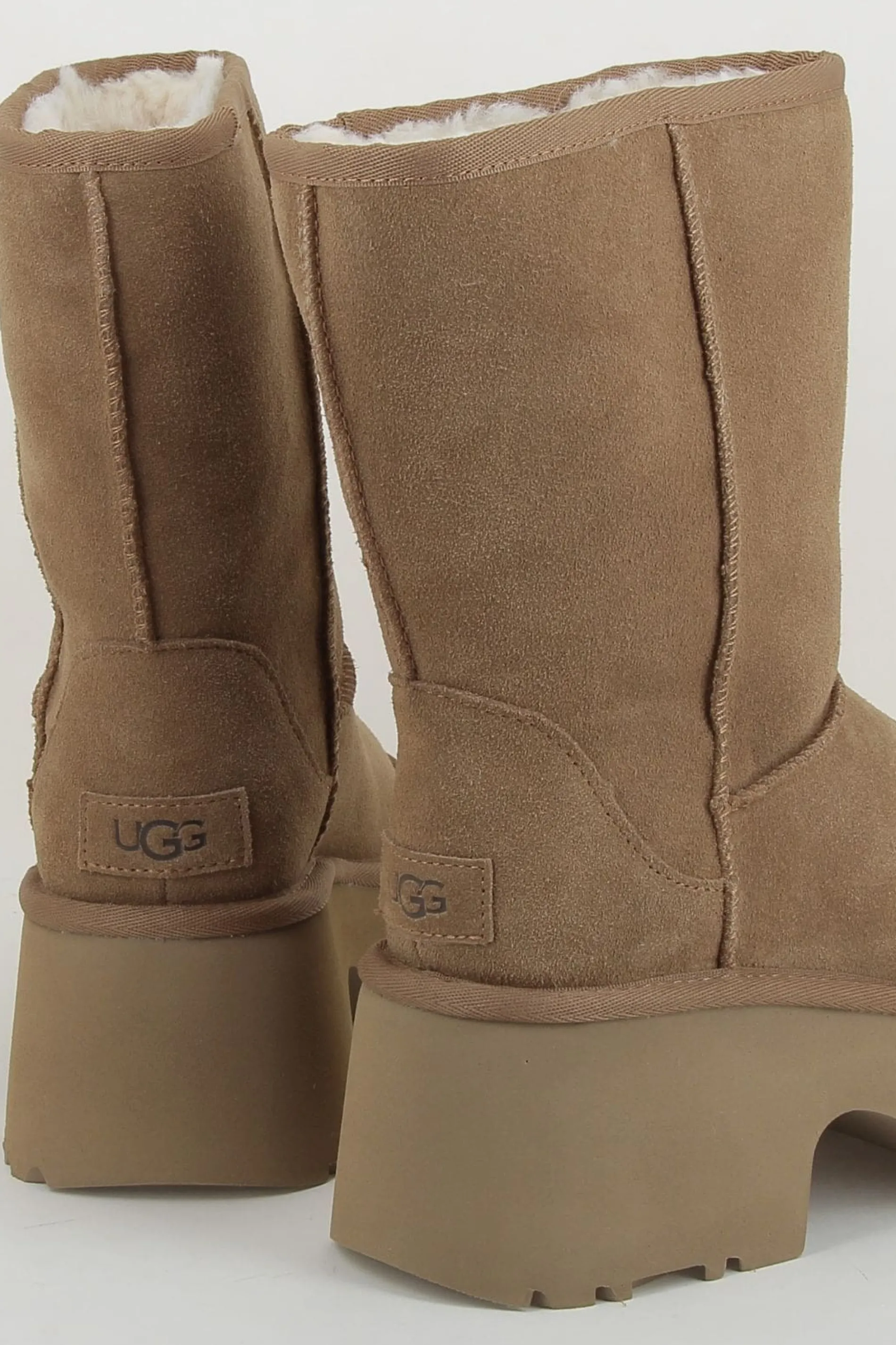 ugg_classic_short_new_he_3-3.webp UGG /classic short new he camel New
