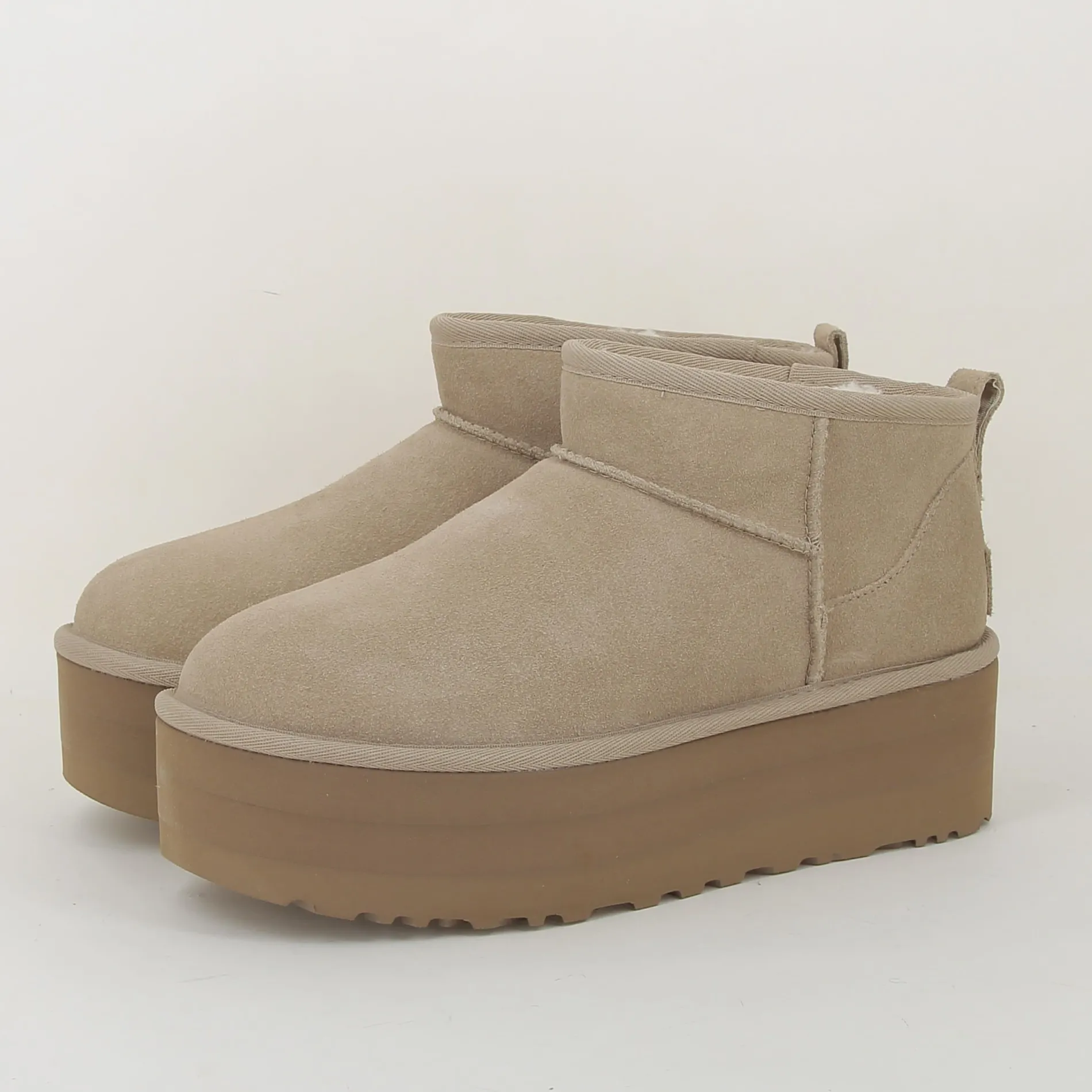 ugg_classicultramin_pl_e_2-7.webp UGG /classicultramin pl e beige Best Sale