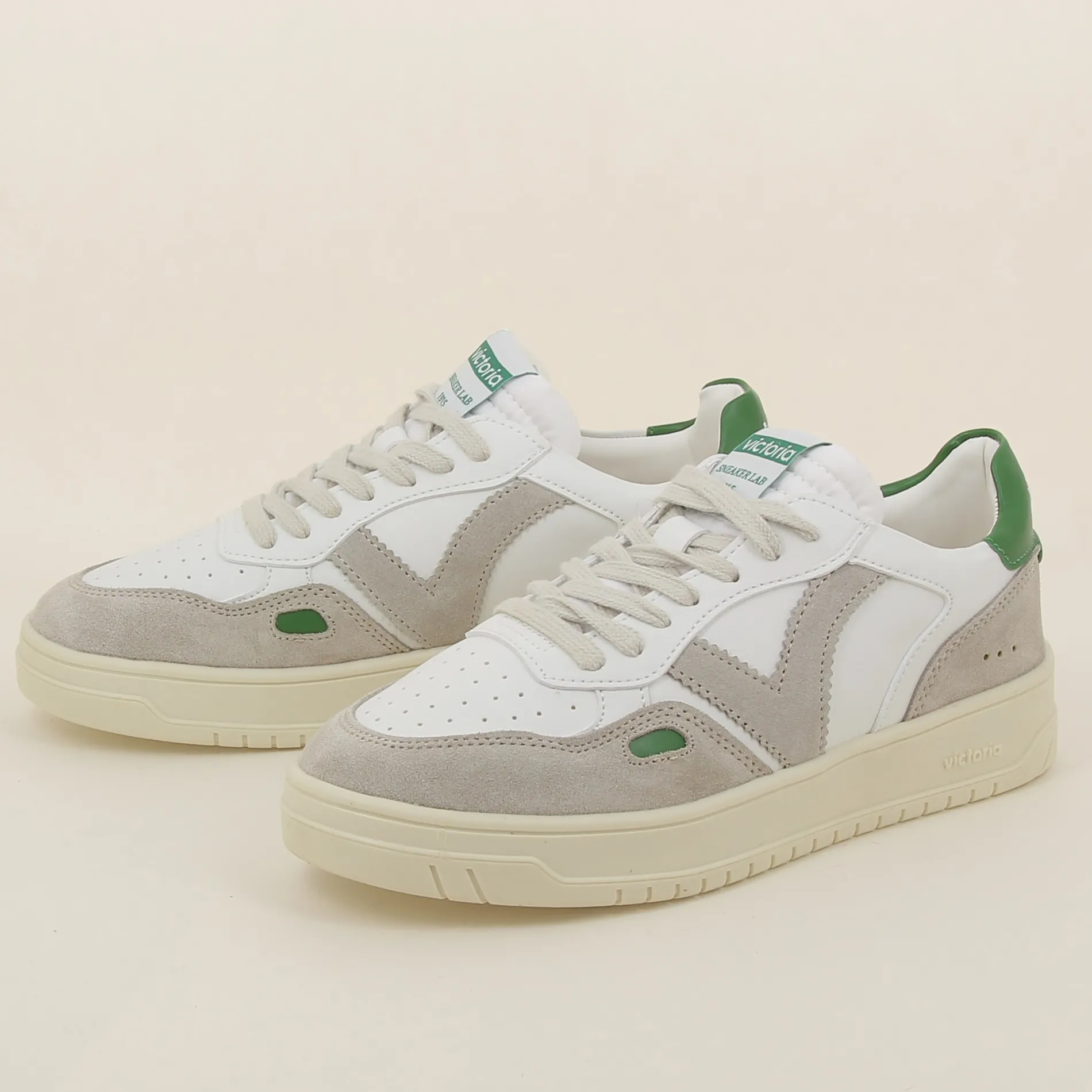 victoria__e_2-3.webp Victoria /1257104 e24 vert Sale