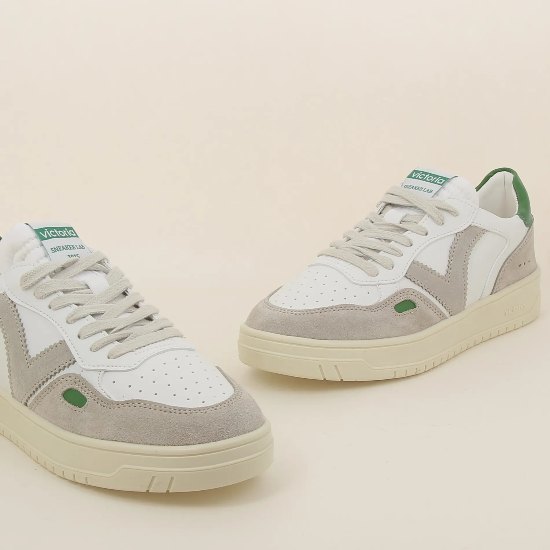 victoria__e_4-3.webp Victoria /1257104 e24 vert Sale