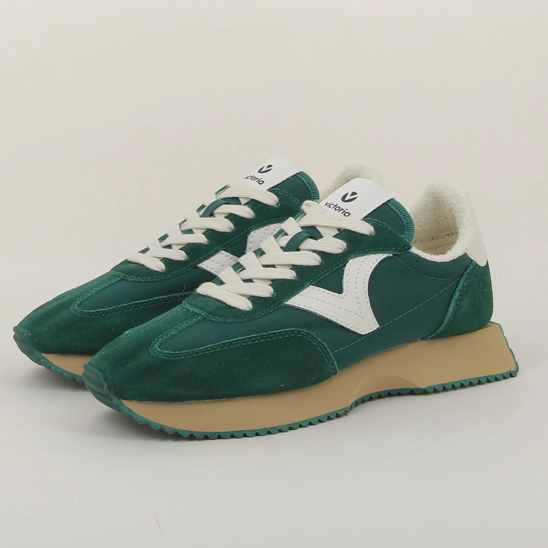 victoria__h_2-54.webp Victoria /1134109 h25 vert Store