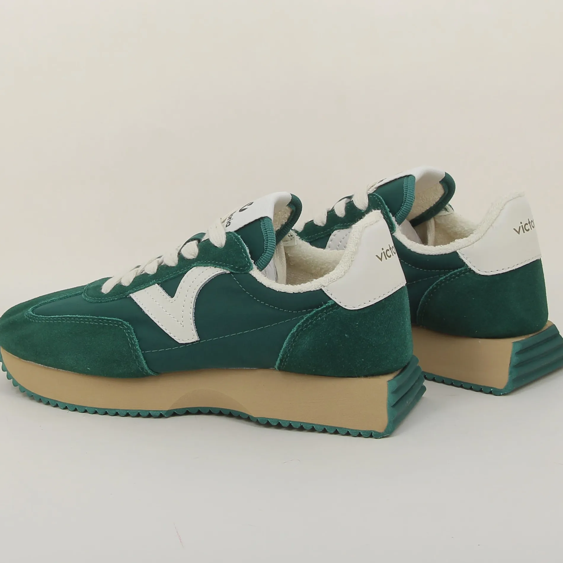 victoria__h_3-54.webp Victoria /1134109 h25 vert Store