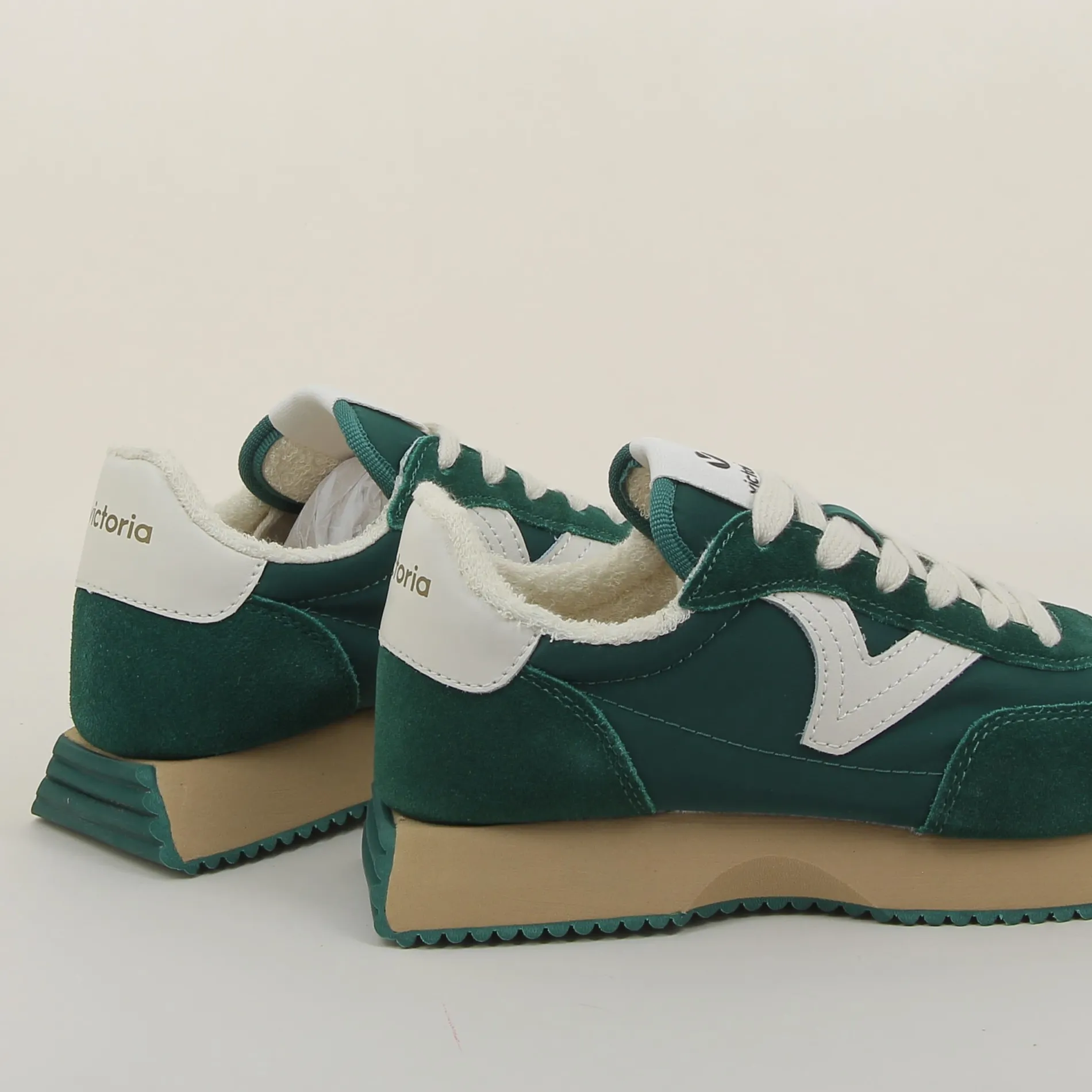 victoria__h_4-54.webp Victoria /1134109 h25 vert Store
