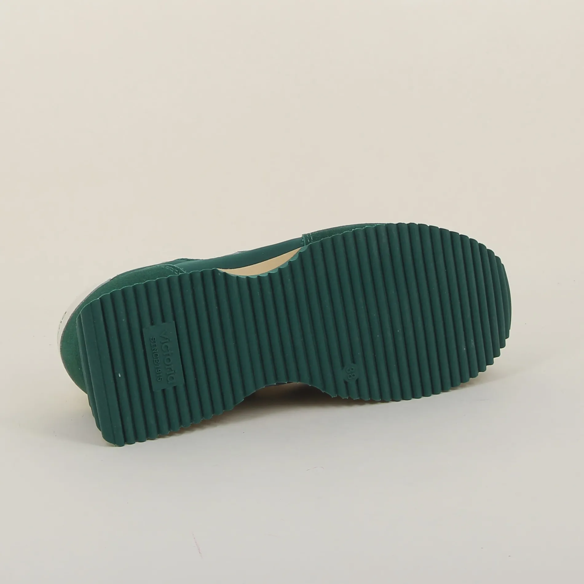 victoria__h_7-42.webp Victoria /1134109 h25 vert Store
