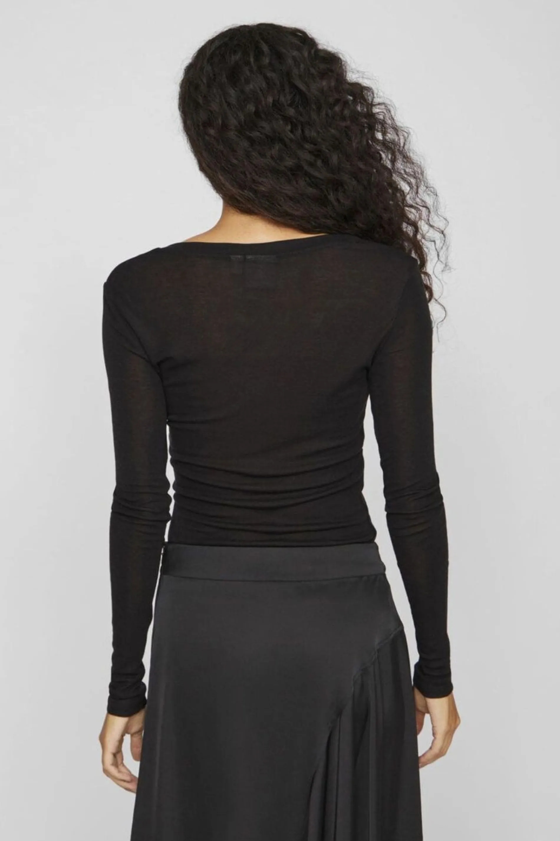 vila_top_vically_v_h_4-1.webp vila /top vically v h25 noir Fashion